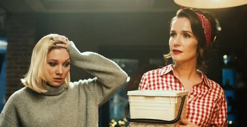 Кристина Асмус и Наталия Орейро в фильме «Письмо Деду Морозу» Кристина Асмус и Наталия Орейро в фильме «Письмо Деду Морозу»