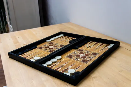 Развлекаем гостей настольными играми. Топ лучших для новогодних праздников Развлекаем гостей настольными играми. Топ лучших для новогодних праздников