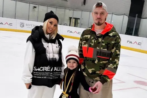 Лера Кудрявцева появилась на катке вместе с мужем и дочерью Лера Кудрявцева появилась на катке вместе с мужем и дочерью