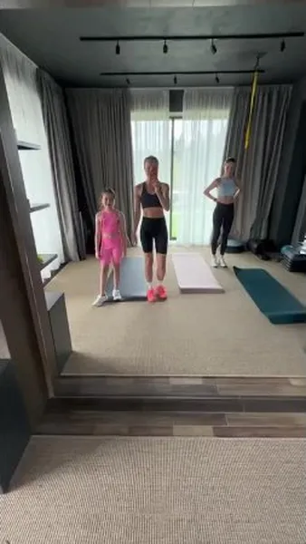 Нажми и смотри