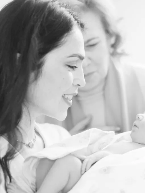 Сати Казанова с маленькой дочкой и мамой