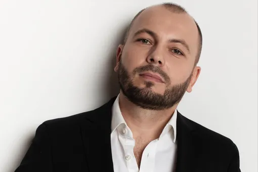 «Она даже заплакала»: Ярослав Сумишевский рассказал о ревности дочери к брату от второй жены