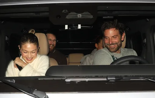 Джиджи Хадид и Брэдли Купер с друзьями