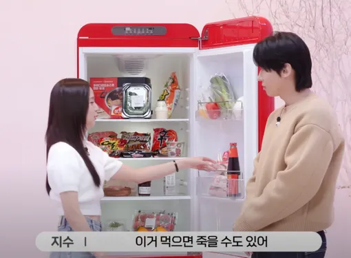Джису показала содержание своего холодильника на шоу «Fridge Interview» Джису показала содержание своего холодильника на шоу «Fridge Interview»