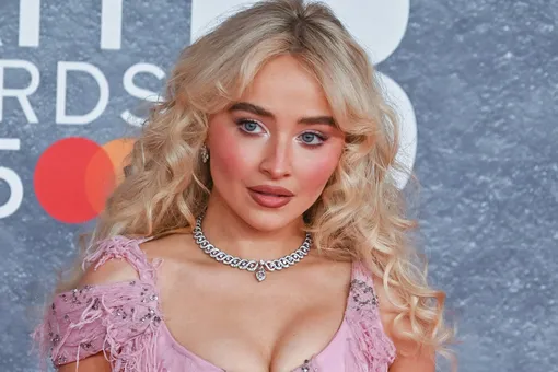 Сабрина Карпентер устроила сексуальную провокацию на Brit Awards Сабрина Карпентер устроила сексуальную провокацию на Brit Awards