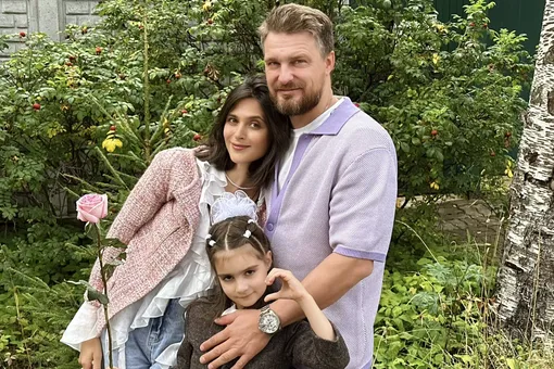 «Мы с мужем прослезились»: Женя Любич отвела дочь в первый класс «Мы с мужем прослезились»: Женя Любич отвела дочь в первый класс