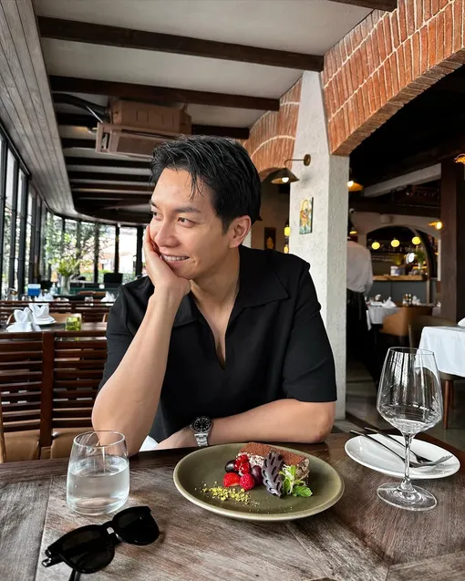 Ли Сын Ги попросил молодых артистов внимательнее относиться к своим контрактам