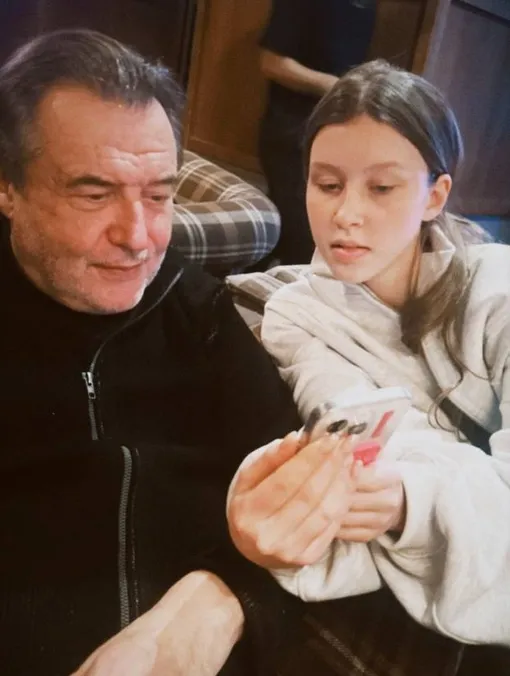 Алексей Учитель активно участвует в жизни своих детей, в том числе и Анны Алексей Учитель активно участвует в жизни своих детей, в том числе и Анны