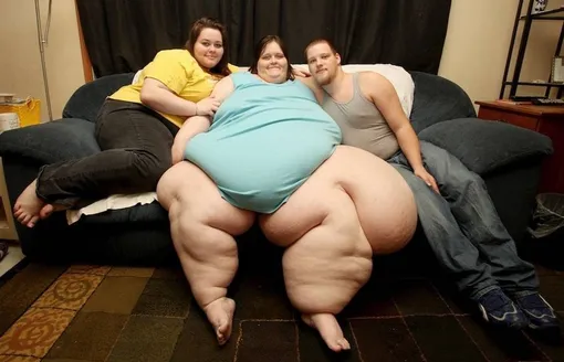 Чарити Пирс (в центре) с дочерью Чарли Джо и бойфрендом Тони Чарити Пирс (в центре) с дочерью Чарли Джо и бойфрендом Тони