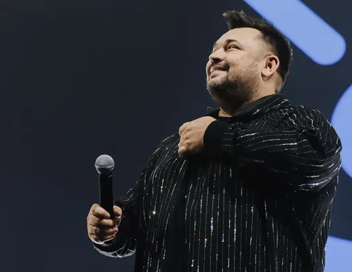 Сергей Жуков пострадал от фанатки Сергей Жуков пострадал от фанатки