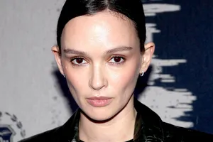 Паулина Андреева сыграла в спектакле под проливным дождем на открытой сцене в Москве Паулина Андреева сыграла в спектакле под проливным дождем на открытой сцене в Москве
