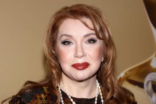 «Нитки торчат из подбородка. 50 миллионов хочу»: Вера Сотникова пожаловалась в прокуратуру на косметолога «Нитки торчат из подбородка. 50 миллионов хочу»: Вера Сотникова пожаловалась в прокуратуру на косметолога