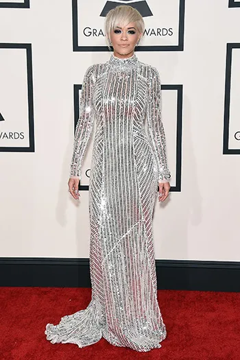 Рита Ора в платье Prada и украшениях Lorraine Schwartz Рита Ора в платье Prada и украшениях Lorraine Schwartz