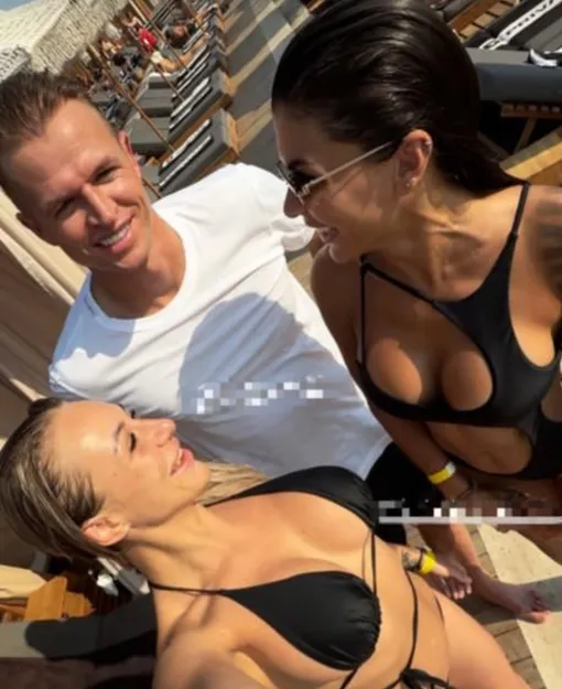 Дмитрия Тарасова заметили с моделями