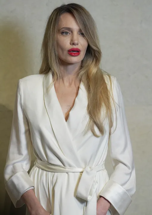 Анджелина Джоли в Китае