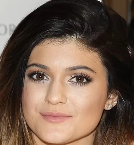Кайли Дженнер обладала от природы не слишком пухлыми губами