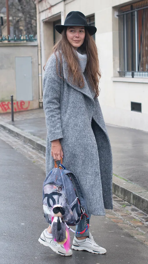 девушки с рюкзаком