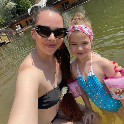 Ольга Рапунцель с дочерью на отдыхе Ольга Рапунцель с дочерью на отдыхе