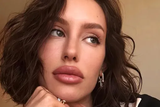 «Уже не могу носить кольца»: беременная невеста Тимати пожаловалась на сильные отеки