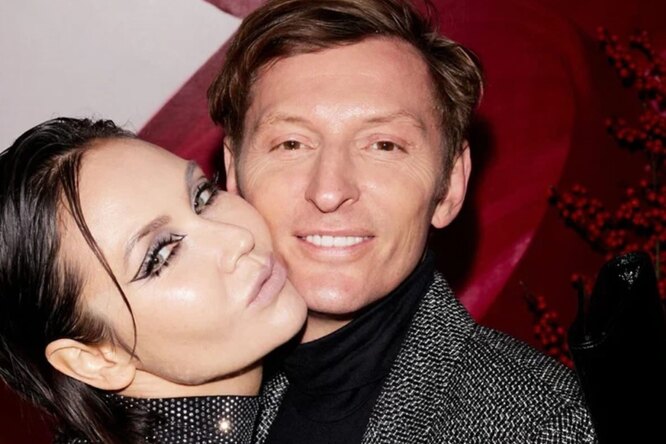 «Вместе 15 лет, а как будто первый месяц»: Павел Воля шлепнул Ляйсан Утяшеву по ягодицам на публике