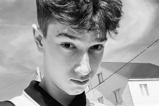 Внезапно умер после свидания с возлюбленной в Уфе 19-летний хоккеист Амир Ханов Внезапно умер после свидания с возлюбленной в Уфе 19-летний хоккеист Амир Ханов