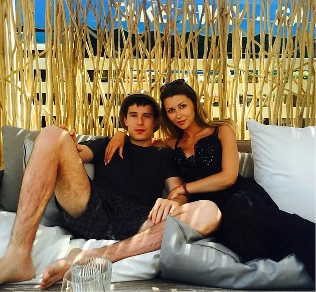 Әдемі кеуделі әйелмен порно онлайн