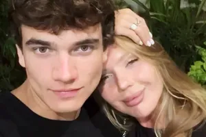 «Я сказала да»: Карина Кросс выходит замуж за хоккеиста и актера Марка Рудаковского, моложе нее на 11 лет — видео