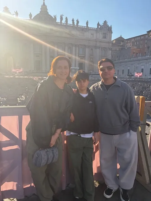 Максим Лагашкин с Екатериной Стуловой и сыном Лукой в Париже