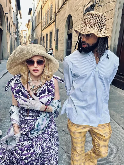 Мадонна и Аким Моррис тайно обручились Мадонна и Аким Моррис тайно обручились