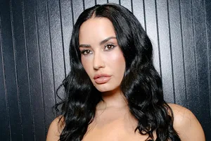 «Сильно похудела»: Деми Ловато показала фигуру в нескромном бикини на экзотическом курорте