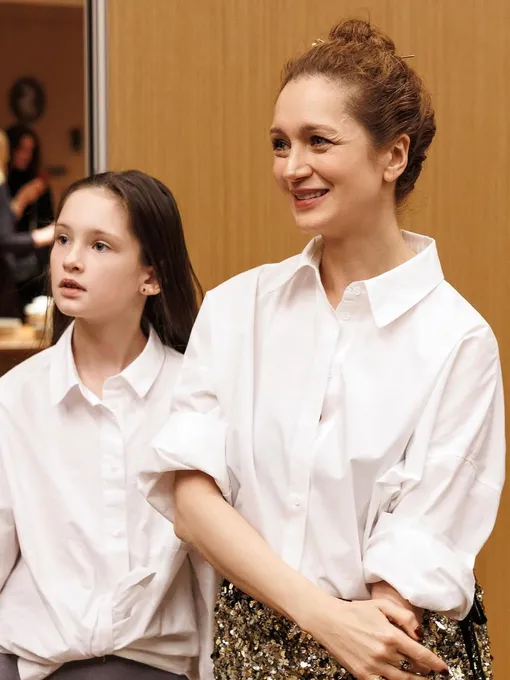 Дочь от Юрия Мороза сопровождала маму на светское мероприятие