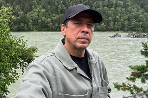 «Место силы у меня здесь»: Андрей Мерзликин после развода отдыхает с четырьмя детьми в Горном Алтае «Место силы у меня здесь»: Андрей Мерзликин после развода отдыхает с четырьмя детьми в Горном Алтае