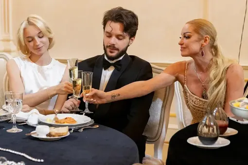 «Видно, что она безумно любит дочь»: Анна Калашникова вмешалась в конфликт Анастасии Волочковой с Ариадной «Видно, что она безумно любит дочь»: Анна Калашникова вмешалась в конфликт Анастасии Волочковой с Ариадной