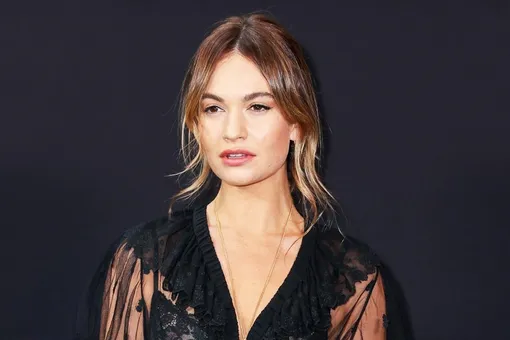 Звезда «Аббатства Даунтон» Лили Джеймс закрутила роман с братом своей лучшей подруги Звезда «Аббатства Даунтон» Лили Джеймс закрутила роман с братом своей лучшей подруги