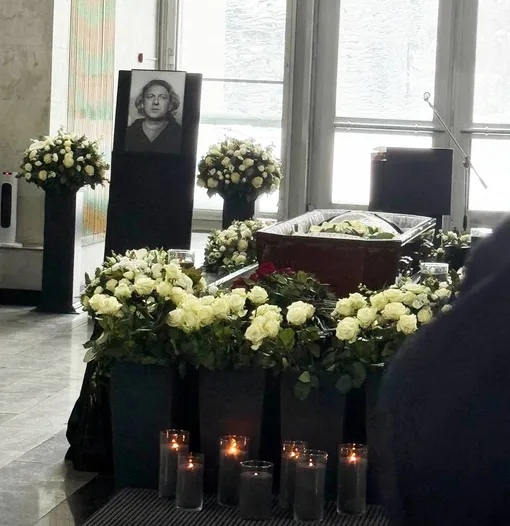 Гроб Александра Олейникова