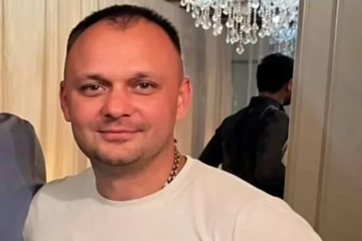 Покончил с собой отец подозреваемого в убийстве тещи, тестя и бабушки жены директора автошколы Евгения Утесова Покончил с собой отец подозреваемого в убийстве тещи, тестя и бабушки жены директора автошколы Евгения Утесова