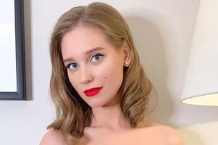 «Соблазнительная скромница»: Кристина Асмус в мини-платье очаровала фанатов «Соблазнительная скромница»: Кристина Асмус в мини-платье очаровала фанатов