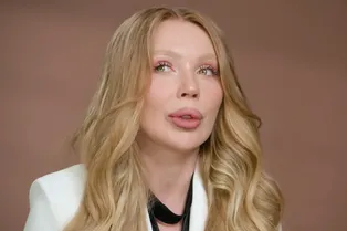 «Мне страшно»: Карина Кросс призналась, что ее ужаснули нападки хейтеров после свадьбы с молодым хоккеистом