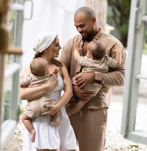 Юлия Ефременкова и Мондезир Свет-Амур с детьми Юлия Ефременкова и Мондезир Свет-Амур с детьми