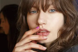 Маникюр для ленивых: новый тренд покоряет мир Маникюр для ленивых: новый тренд покоряет мир