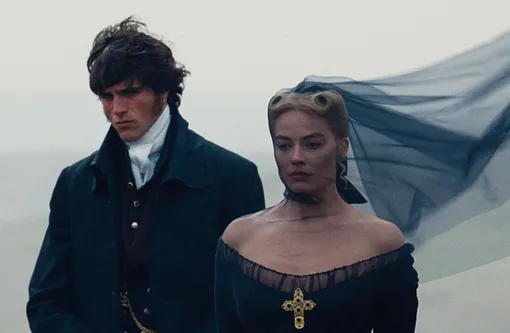 Джейкоб Элорди и Марго Робби на съемках «Грозового перевала»