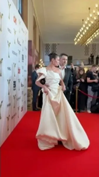 Нажми и смотри