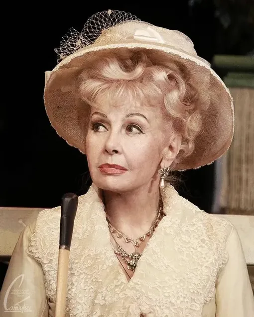 Валентина Шарыкина на сцене Театра сатиры