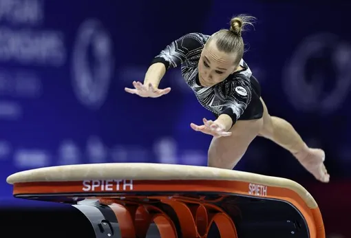 Ангелина Мельникова после скандала впервые завоевала золото чемпионата Европы в многоборье Ангелина Мельникова после скандала впервые завоевала золото чемпионата Европы в многоборье