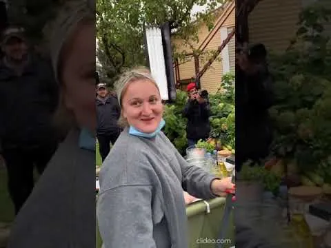 Нажми и смотри