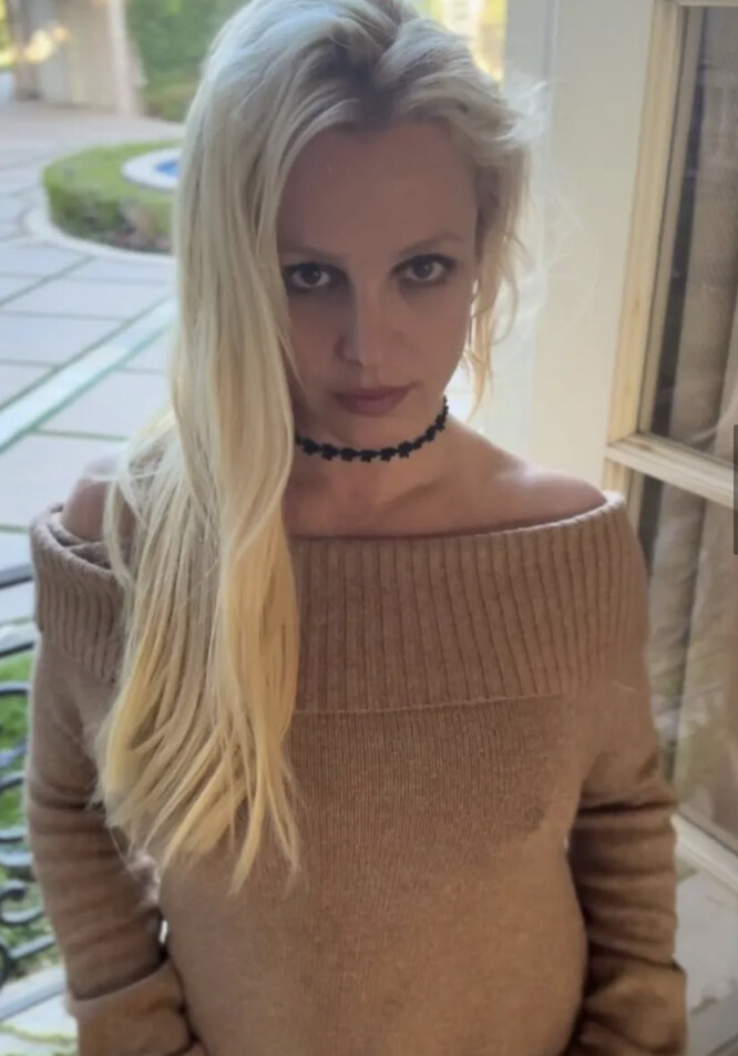 Поп-принцесса выпустила откровенные мемуары «Женщина во мне»