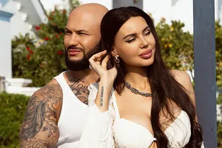 Оксана Самойлова и Джиган вместе отметили день рождения дочери в парке развлечений