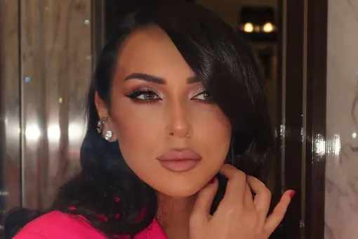 «Я сделала себе брутальный образ»: Алсу с алыми губами и в кожаном наряде появилась в тире «Я сделала себе брутальный образ»: Алсу с алыми губами и в кожаном наряде появилась в тире