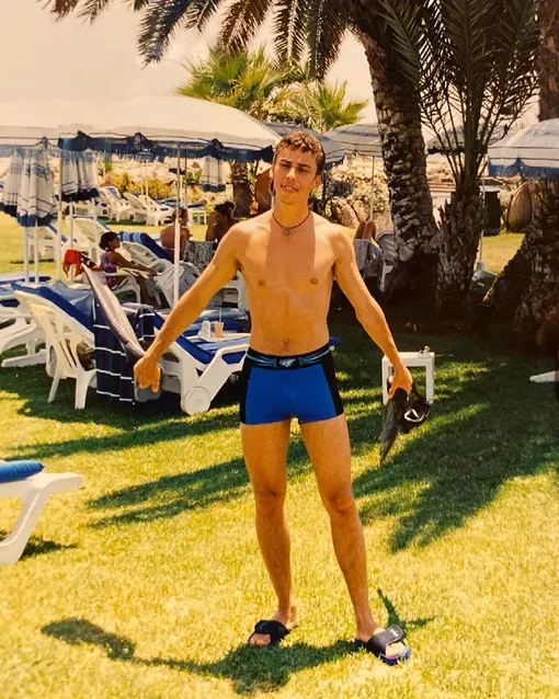 Артист показал старые фото