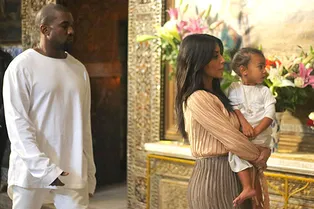 В сеть попали фото с церемонии крещения дочери Ким Кардашьян и Канье Уэста